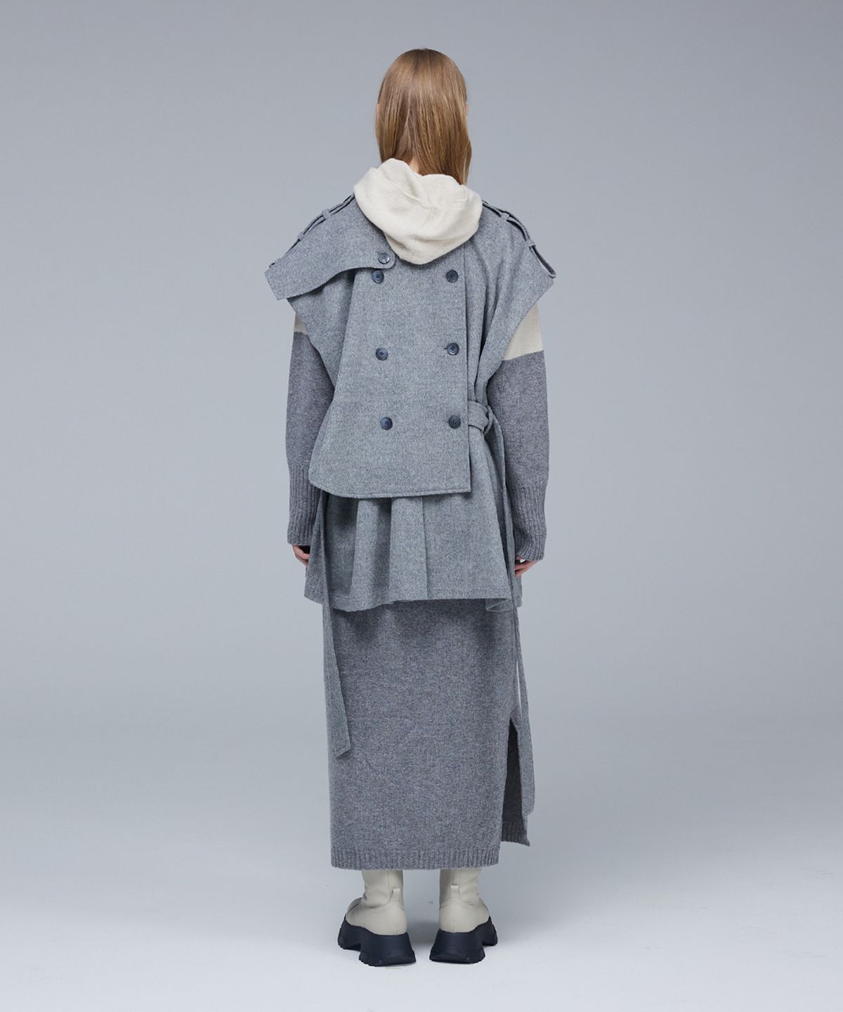 므아므(MMAM) Signature wool sleeveless half trench coat