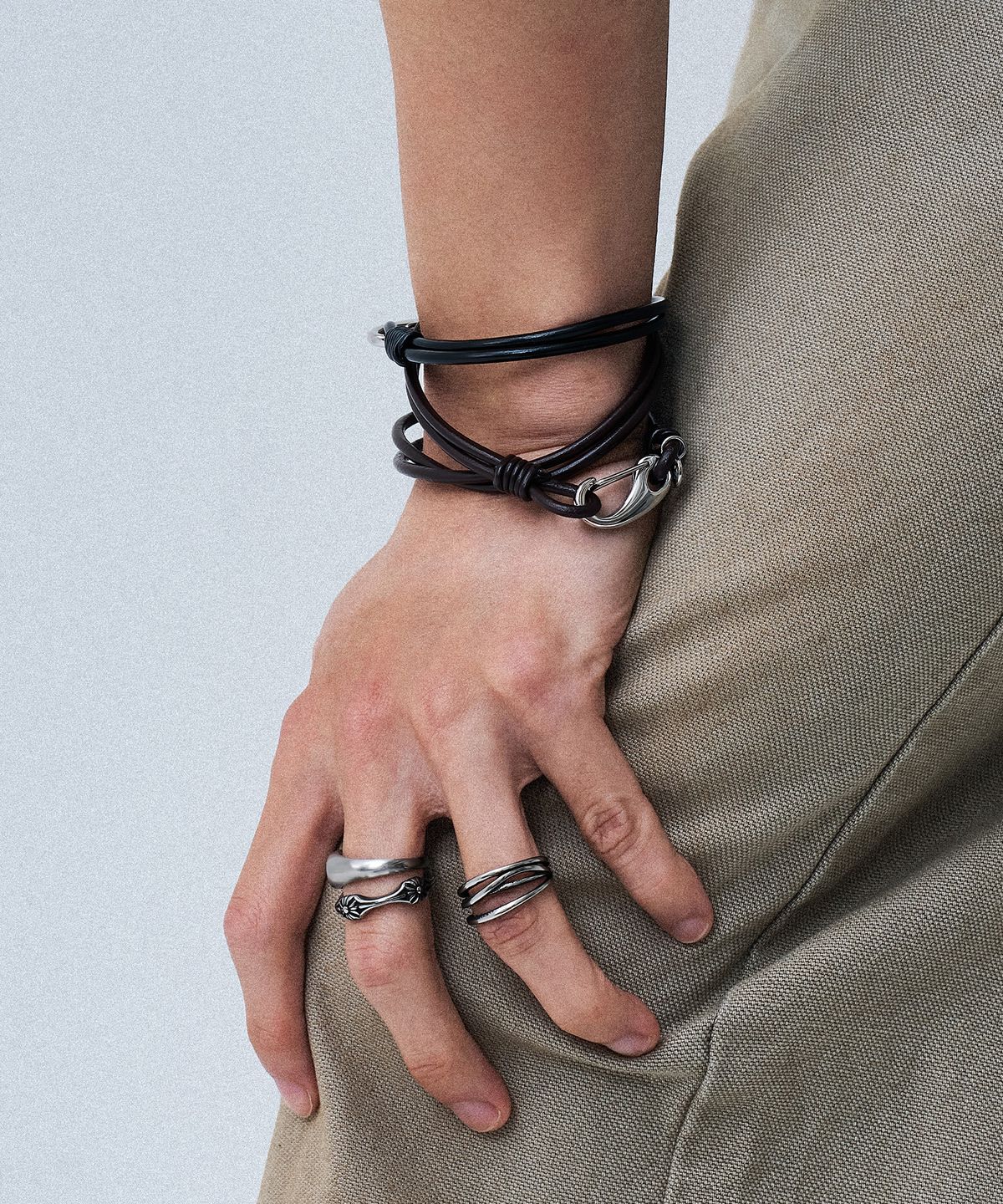 스칼렛또블랙(SCALETTOBLACK) RSM026 Brown Hide Two Line Karabiner Bracelet