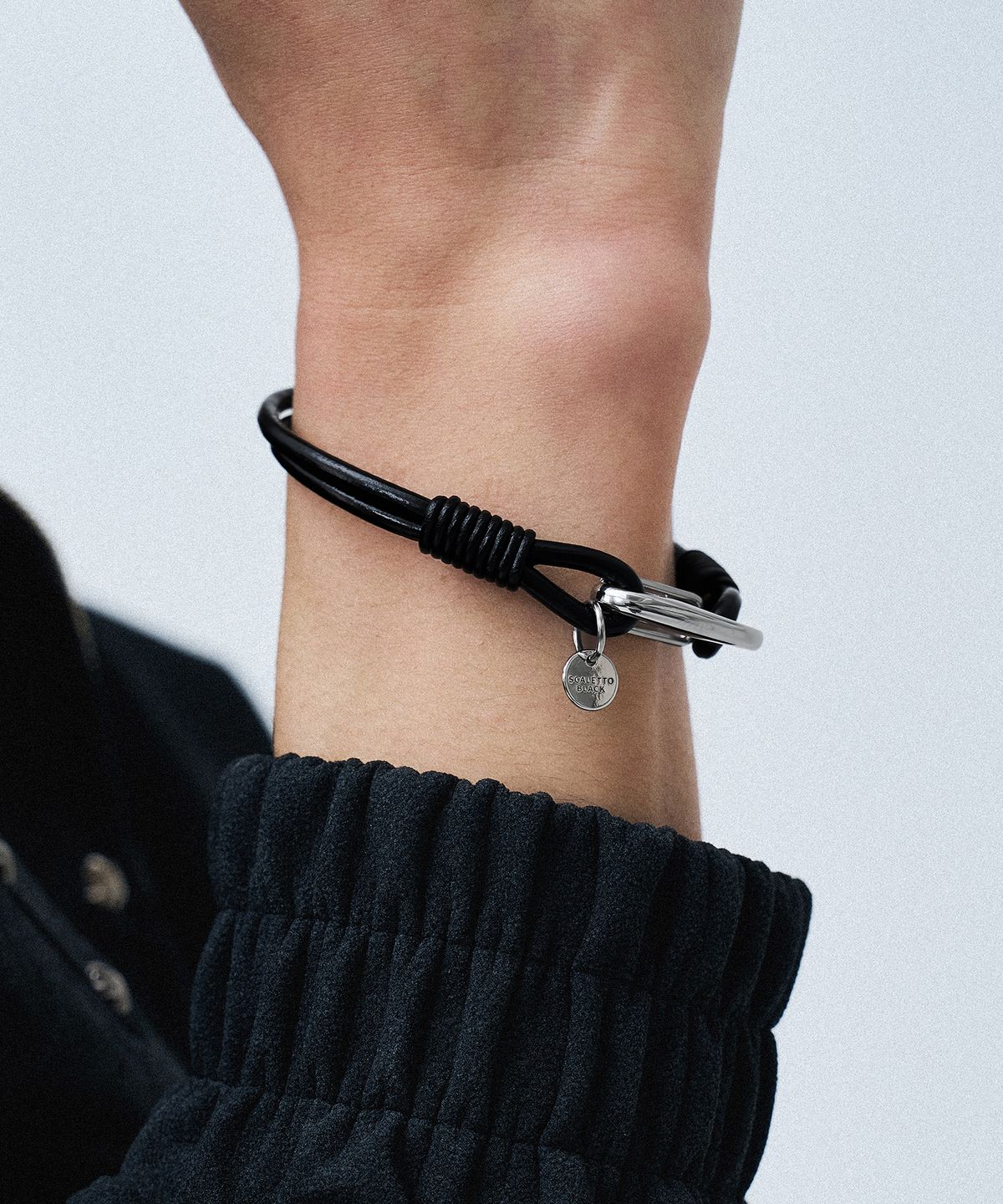 스칼렛또블랙(SCALETTOBLACK) RSM025 Black Hide Karabiner Bracelet