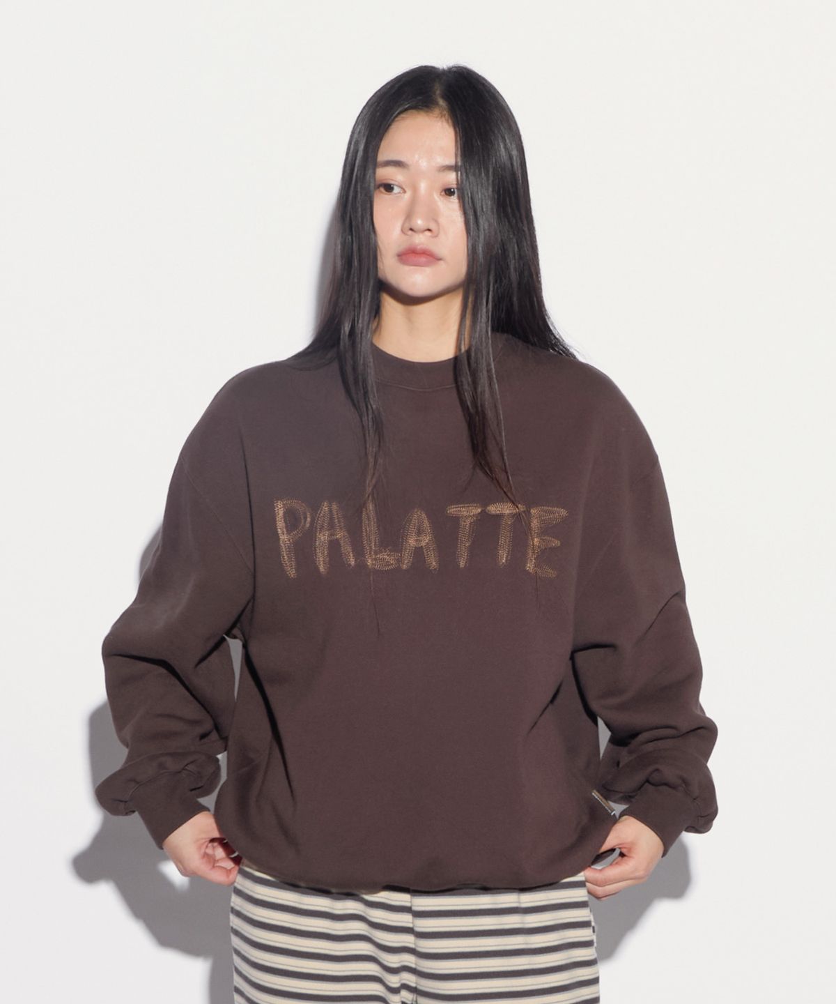 보나츠 팔레트(BONATSPALETTE) BP 러닝 스티치 스웻 셔츠_BROWN