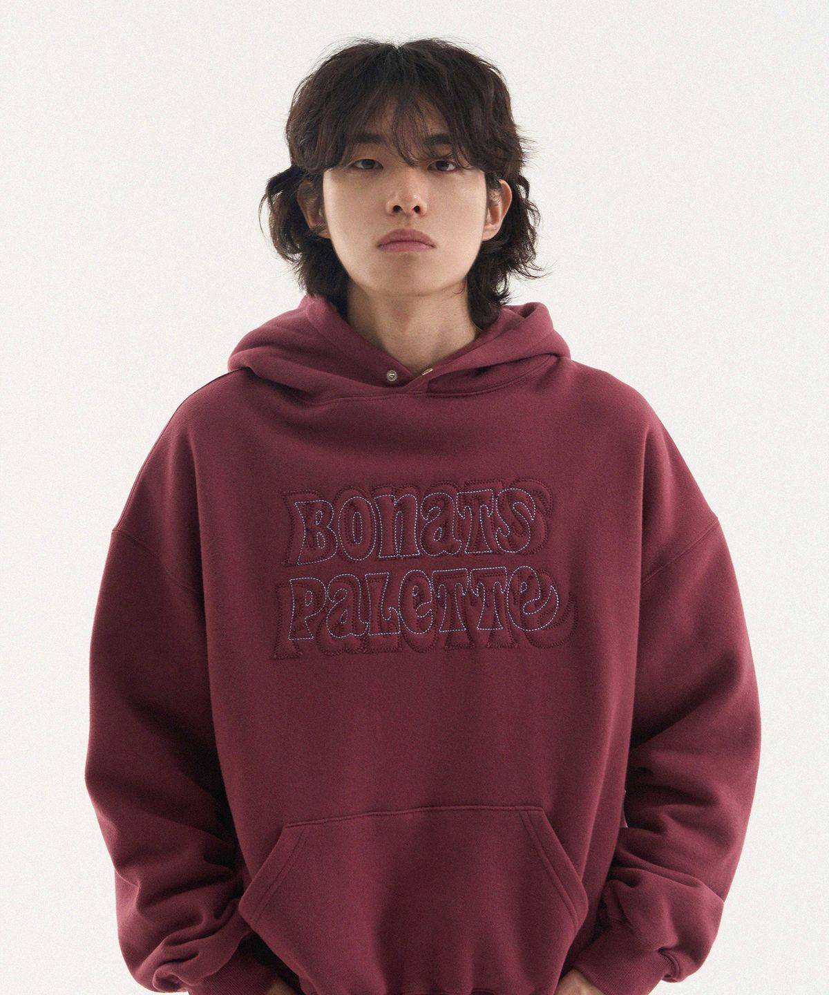 보나츠 팔레트(BONATSPALETTE) BP 아플리케 스티치 후디_BURGUNDY