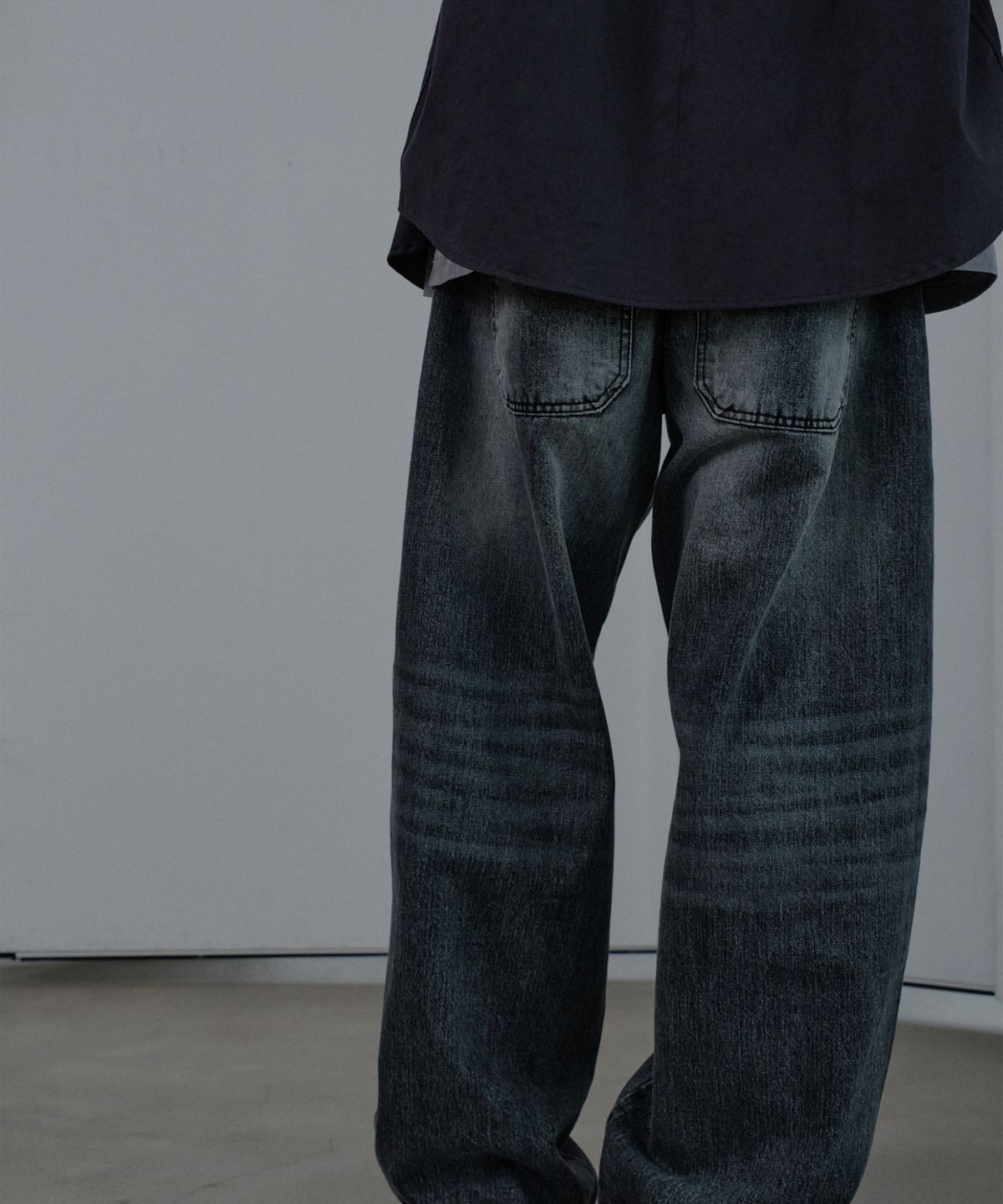 다이브인(DIVEIN) WIDE CURVED DENIM PANTS (WASHED BLACK)