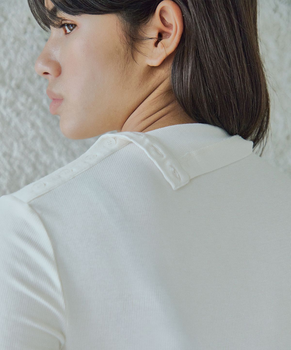 아이에이치알(IHR) 사이드 버튼 디테일 롱 슬리브 티셔츠 / 아이보리