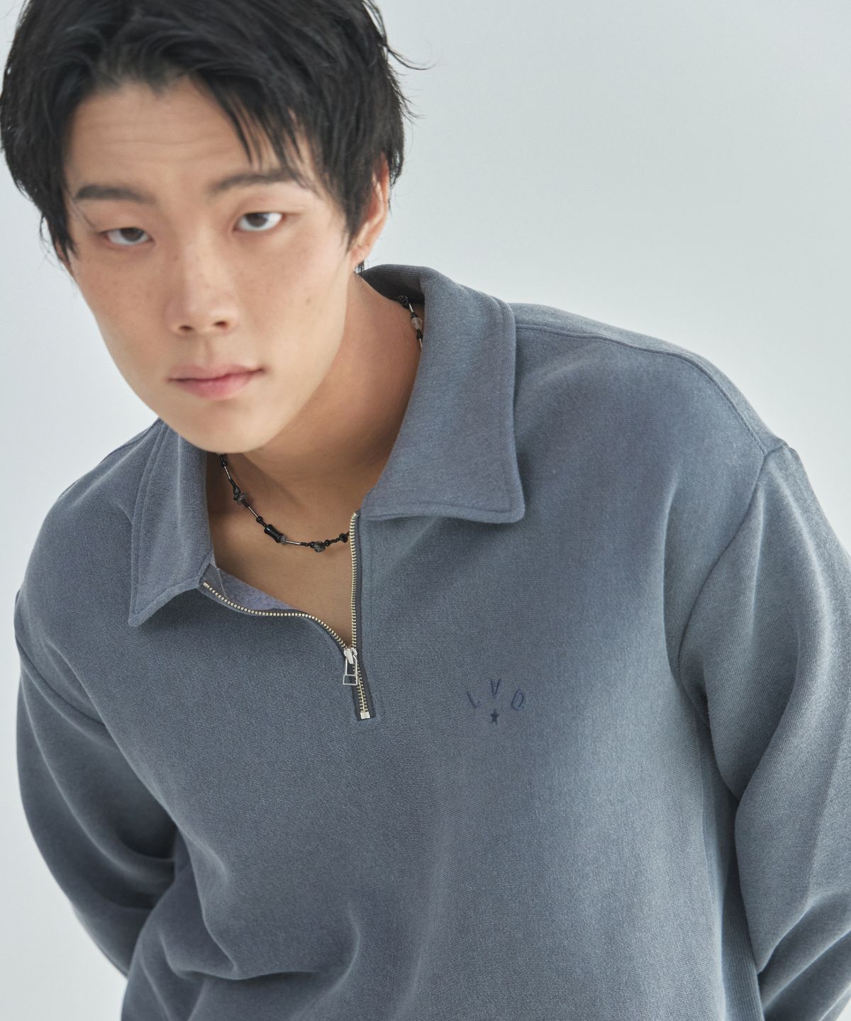 라드에디션(LAD EDITION) 카라 하프 집업 스웻셔츠_블루