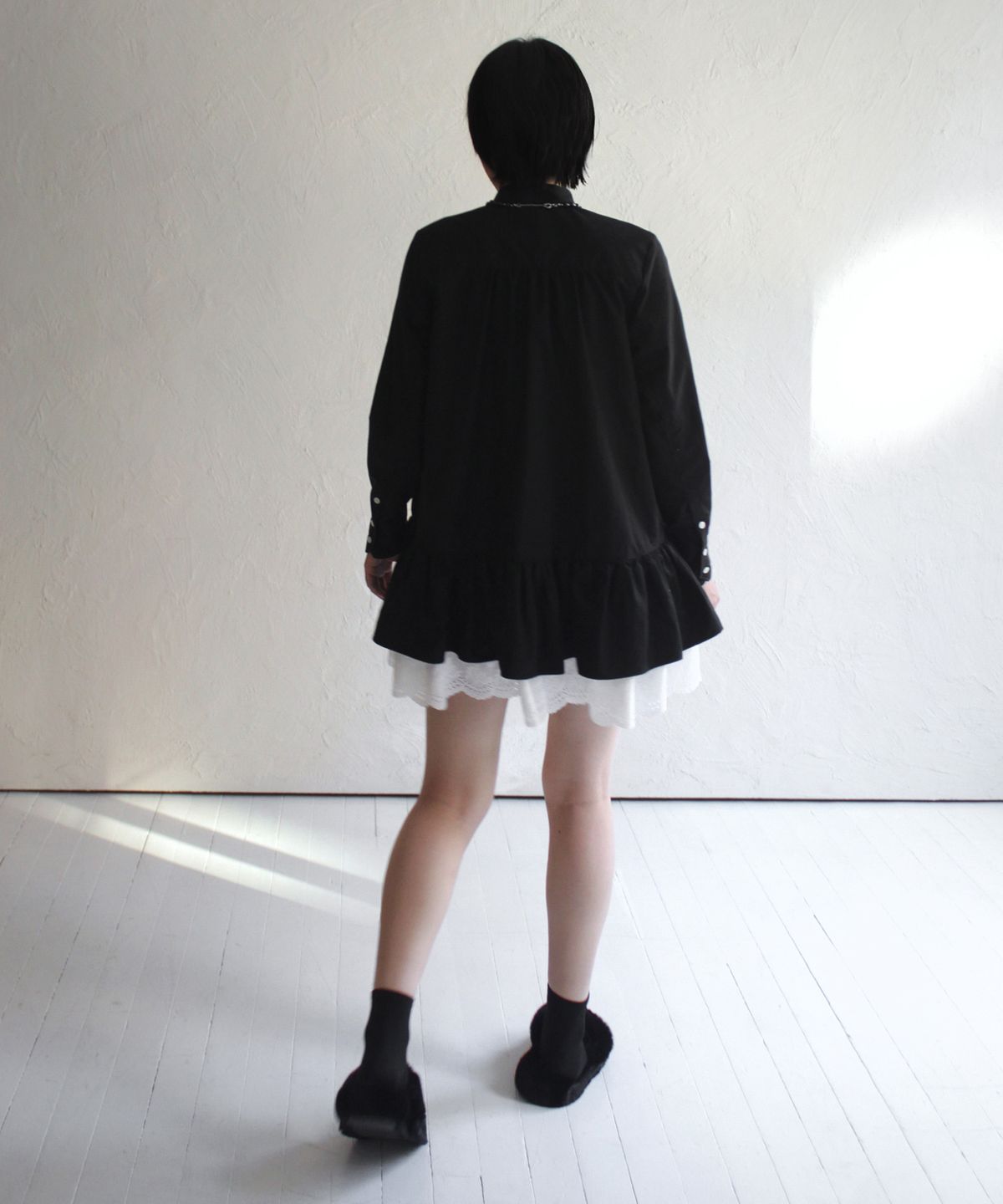 루바티(RUBATI) 러플 셔츠 미니 드레스_블랙