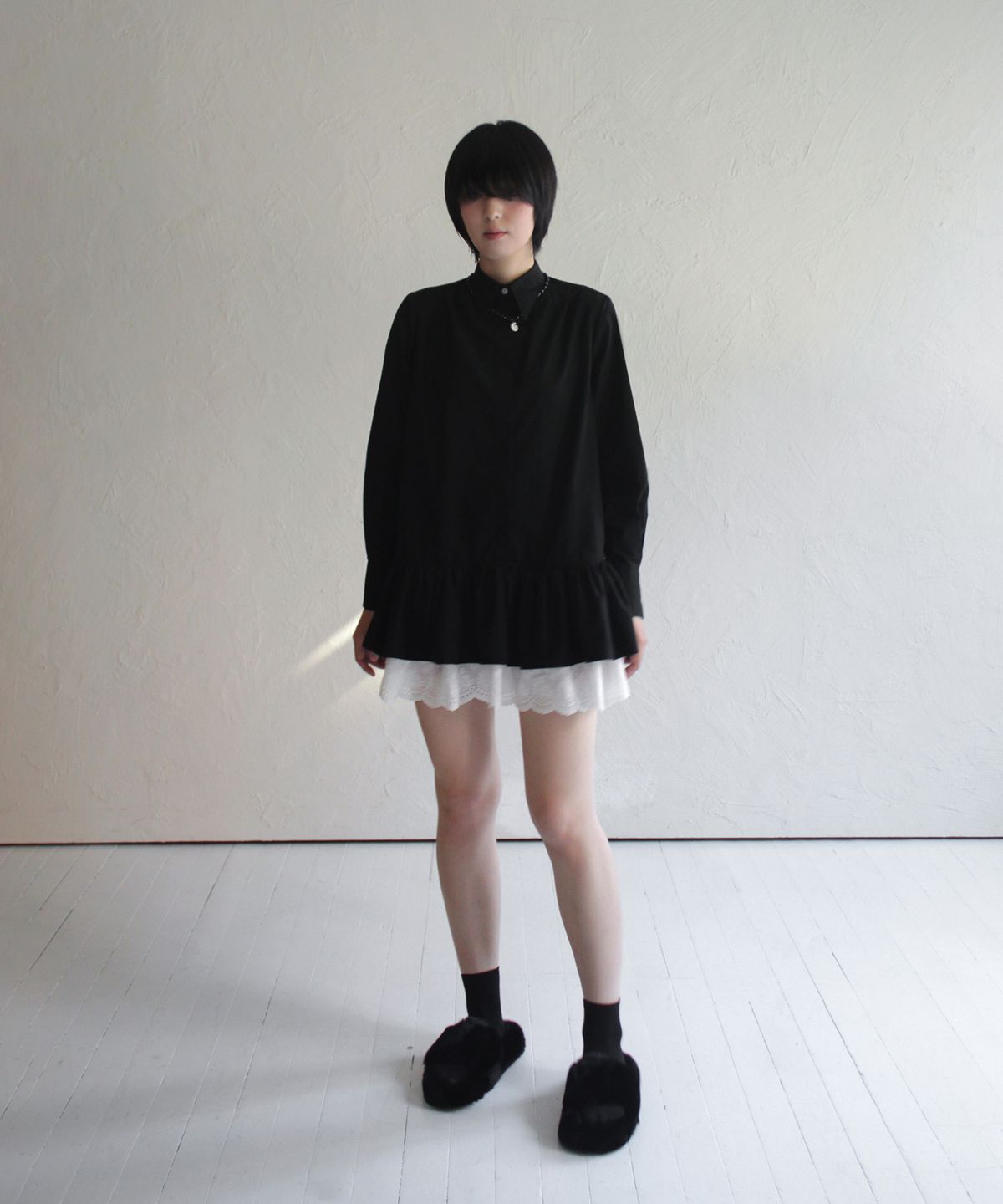 루바티(RUBATI) 러플 셔츠 미니 드레스_블랙