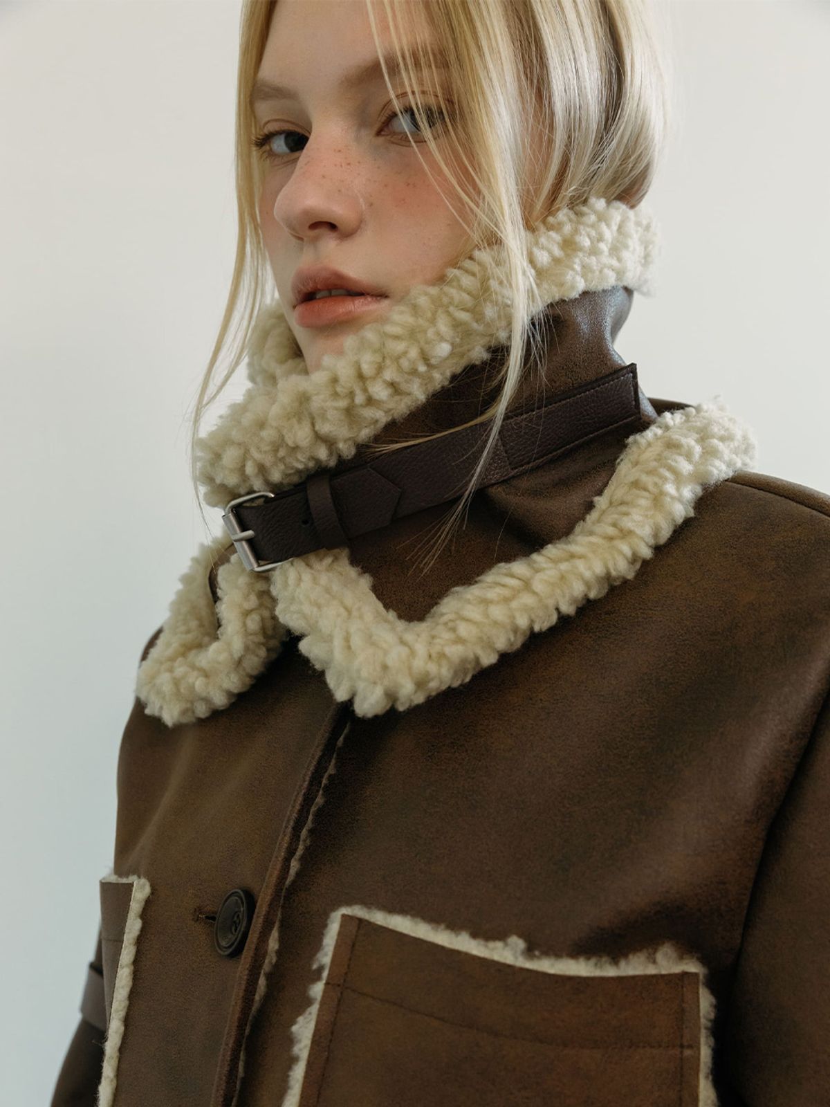 모이페어(MOIFAIRE) BELTED POCKET MUSTANG JACKET / BROWN