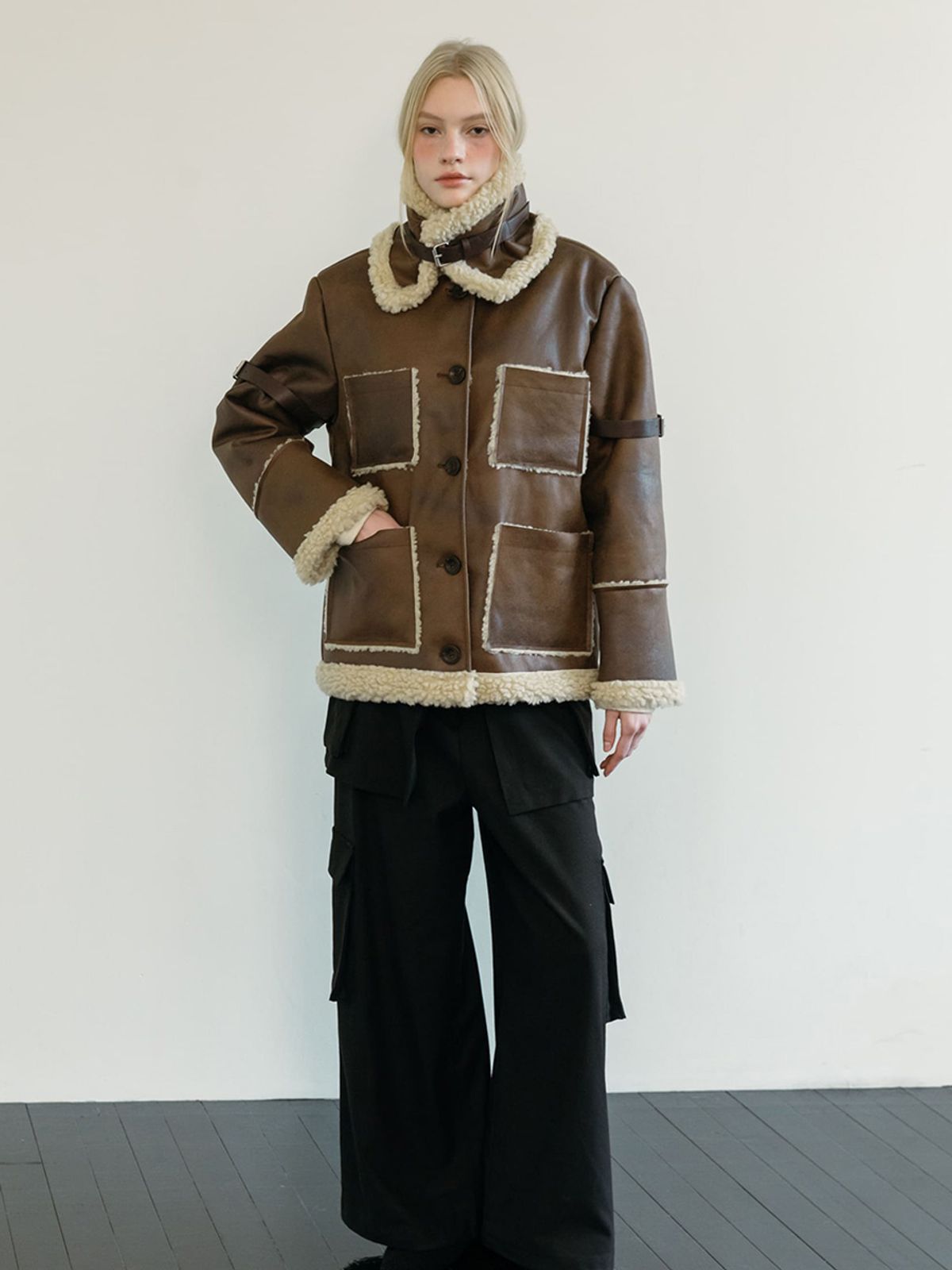 모이페어(MOIFAIRE) BELTED POCKET MUSTANG JACKET / BROWN