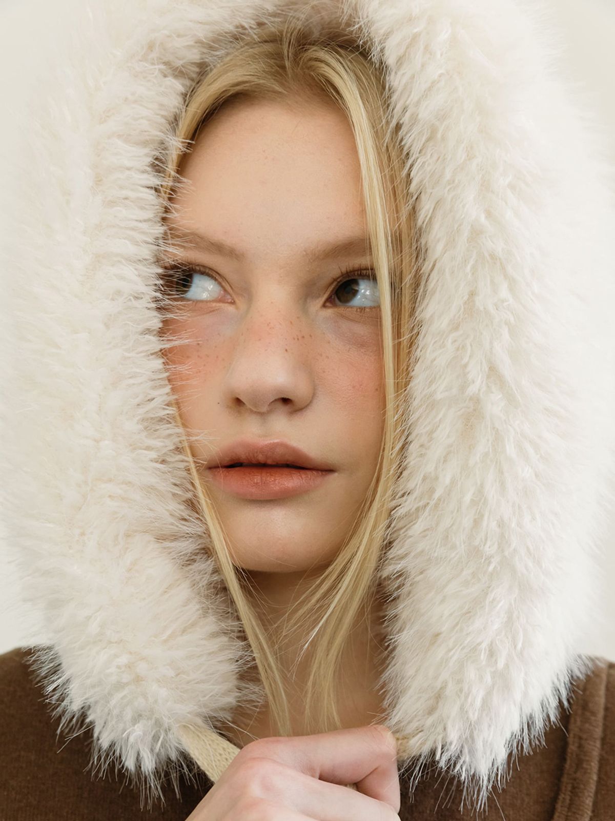 모이페어(MOIFAIRE) FUR STRAP BONNET / IVORY