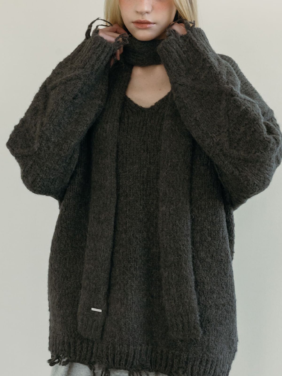 모이페어(MOIFAIRE) WOOL KNIT MUFFLER / CHARCOAL