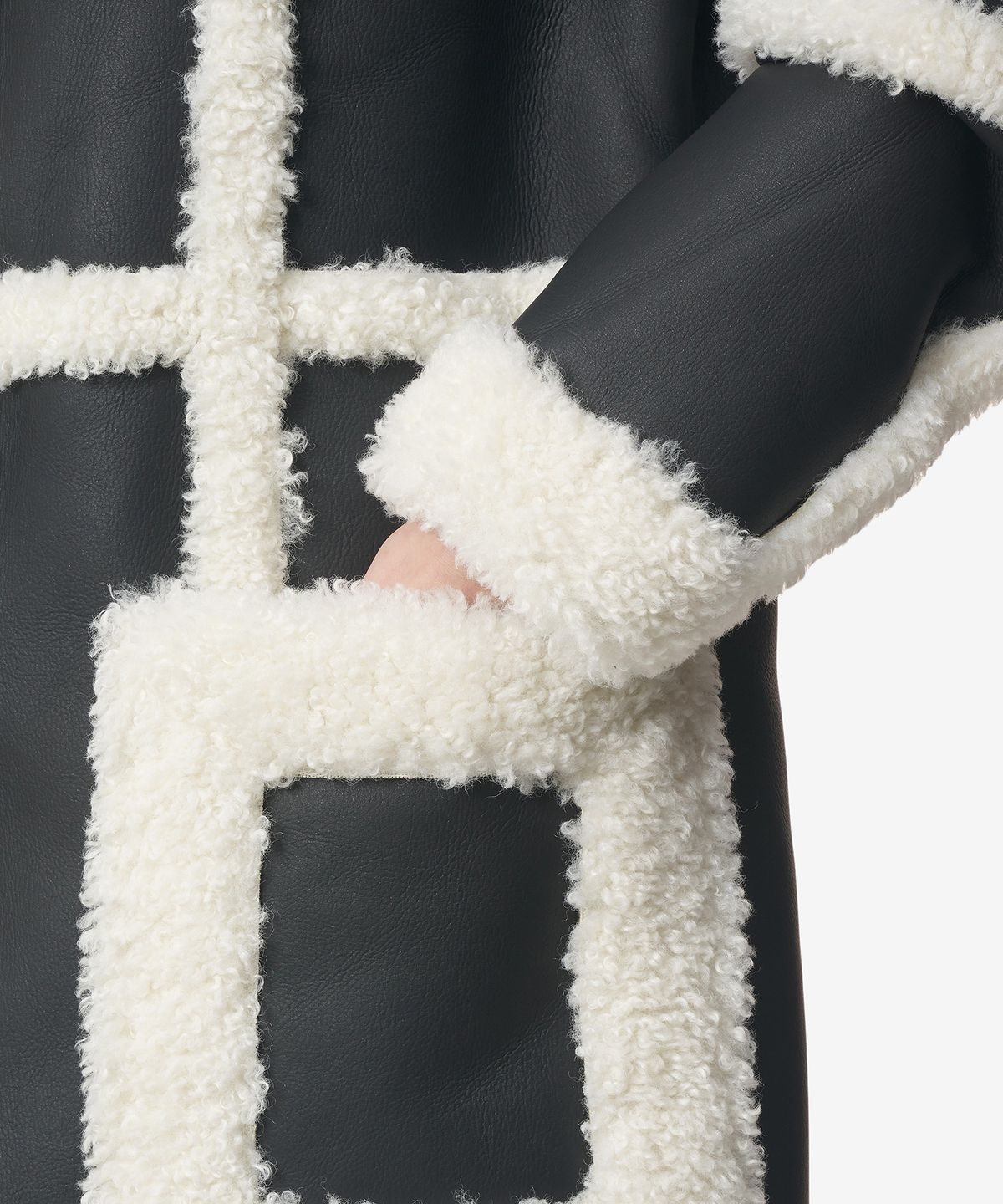 스탠드 스튜디오(STAND STUDIO) 패트리스 코트 - 블랙:오프 화이트 / 61100901089100