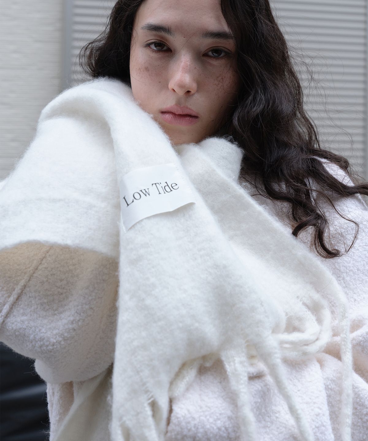 로우타이드(LOW TIDE) LOWTIDE BIG LABEL MUFFLER [IVORY]