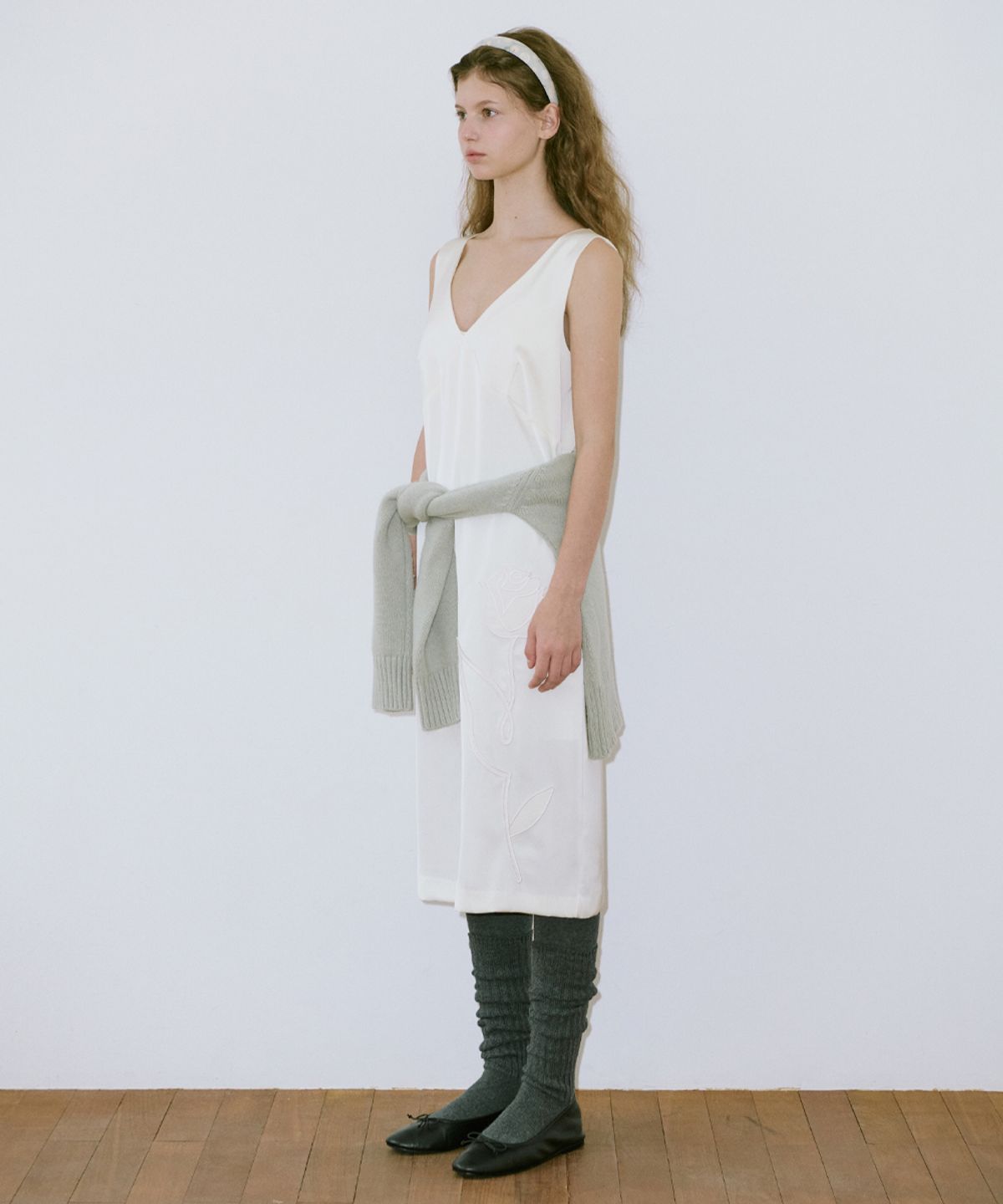 시눈(SINOON) V-Neck Rose Dress (Cream)