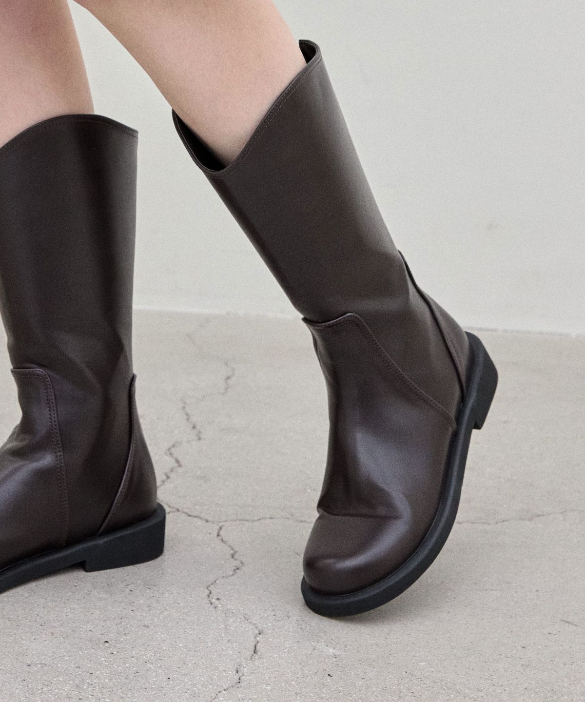 스퍼(SPUR) Cathy Minimal 미들 부츠 3cm -UA9025 (2color)