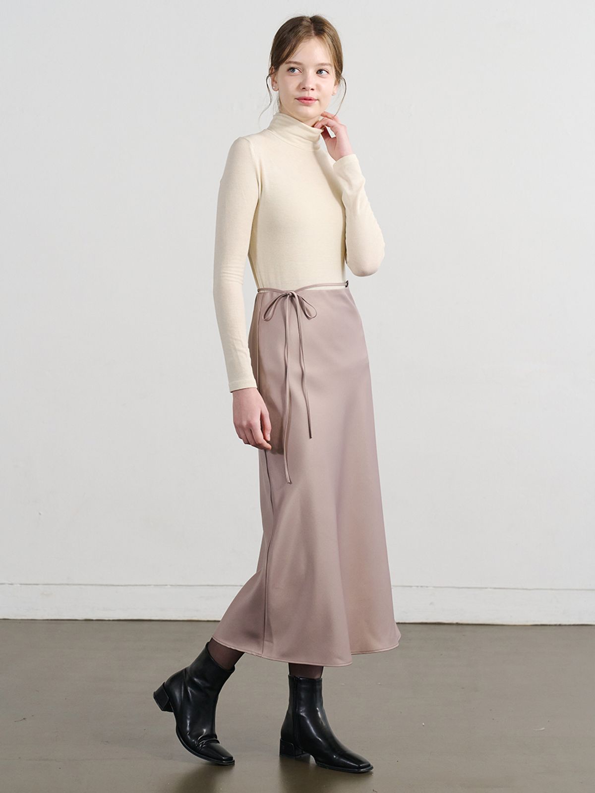 로트르드민(LAUTREDE MIN) Lautre Strap Satin flare skirt