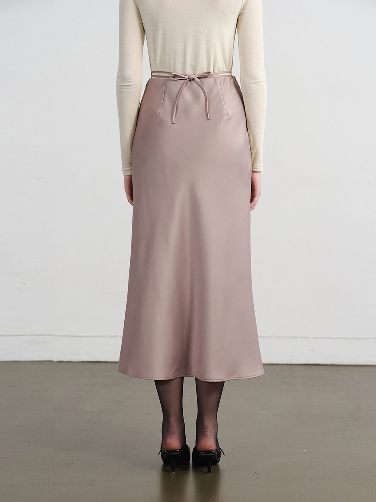 로트르드민(LAUTREDE MIN) Lautre Strap Satin flare skirt