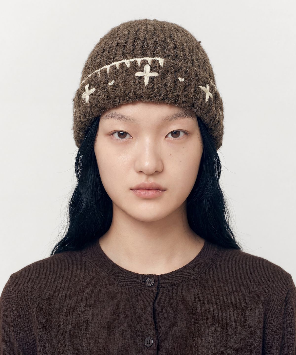 루바티(RUBATI) 꽃자수 핸드스티치드 비니_브라운
