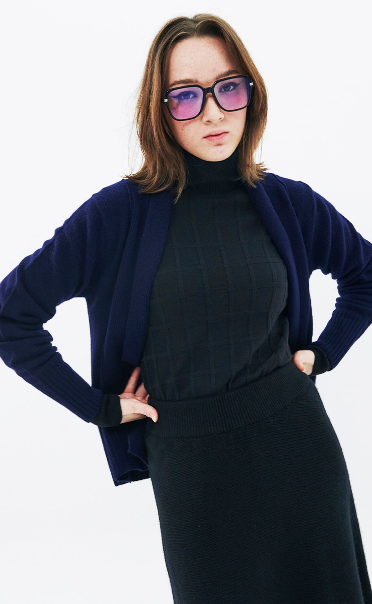 로희어패럴(ROHEE APPAREL) 체크 패턴 터틀넥 니트 / 블랙