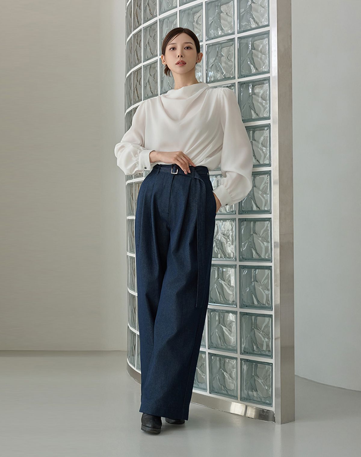 지에마르(GIEMAR) NECK DRAPE BLOUSE WHITE 넥 드레이프 블라우스 화이트