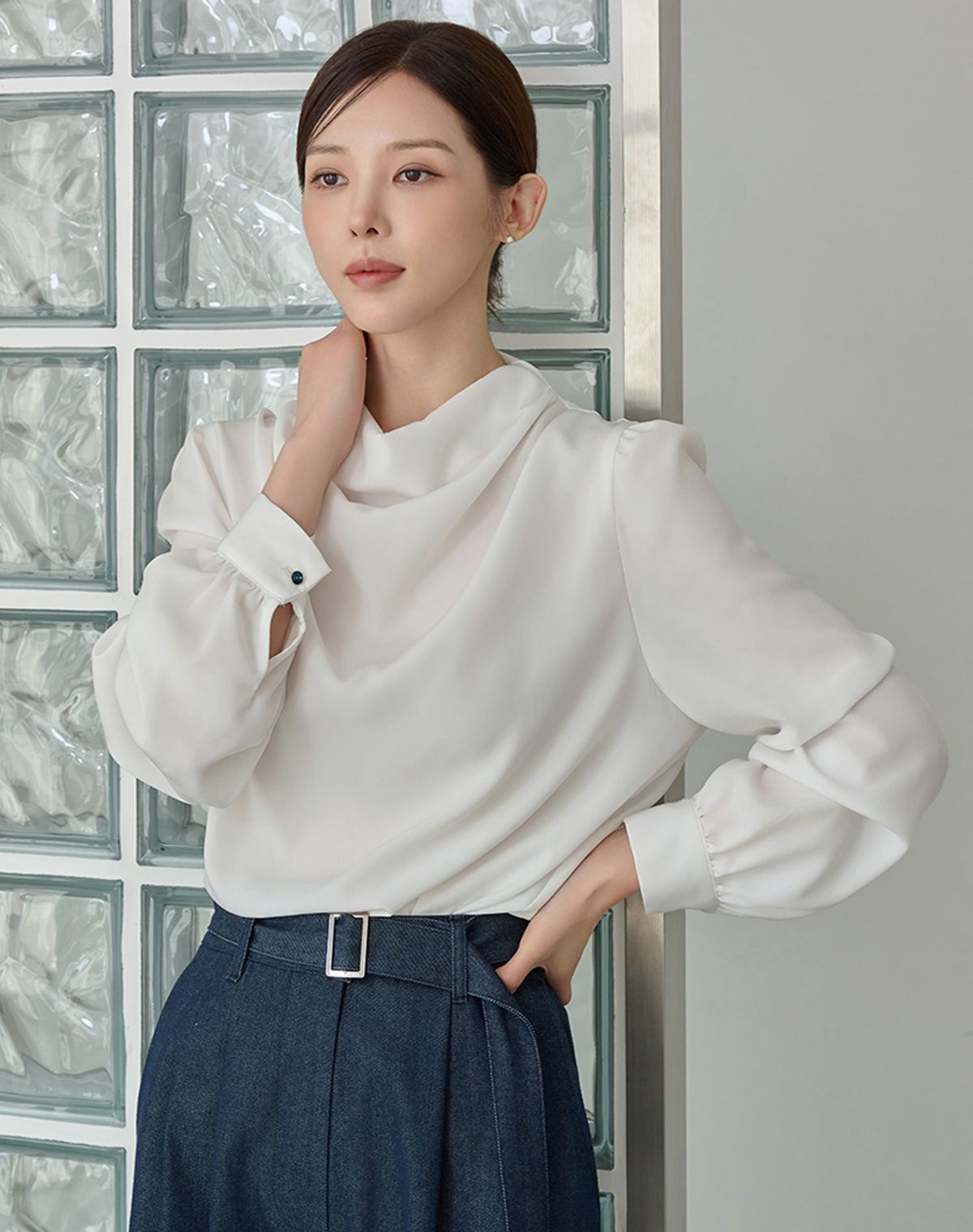 지에마르(GIEMAR) NECK DRAPE BLOUSE WHITE 넥 드레이프 블라우스 화이트