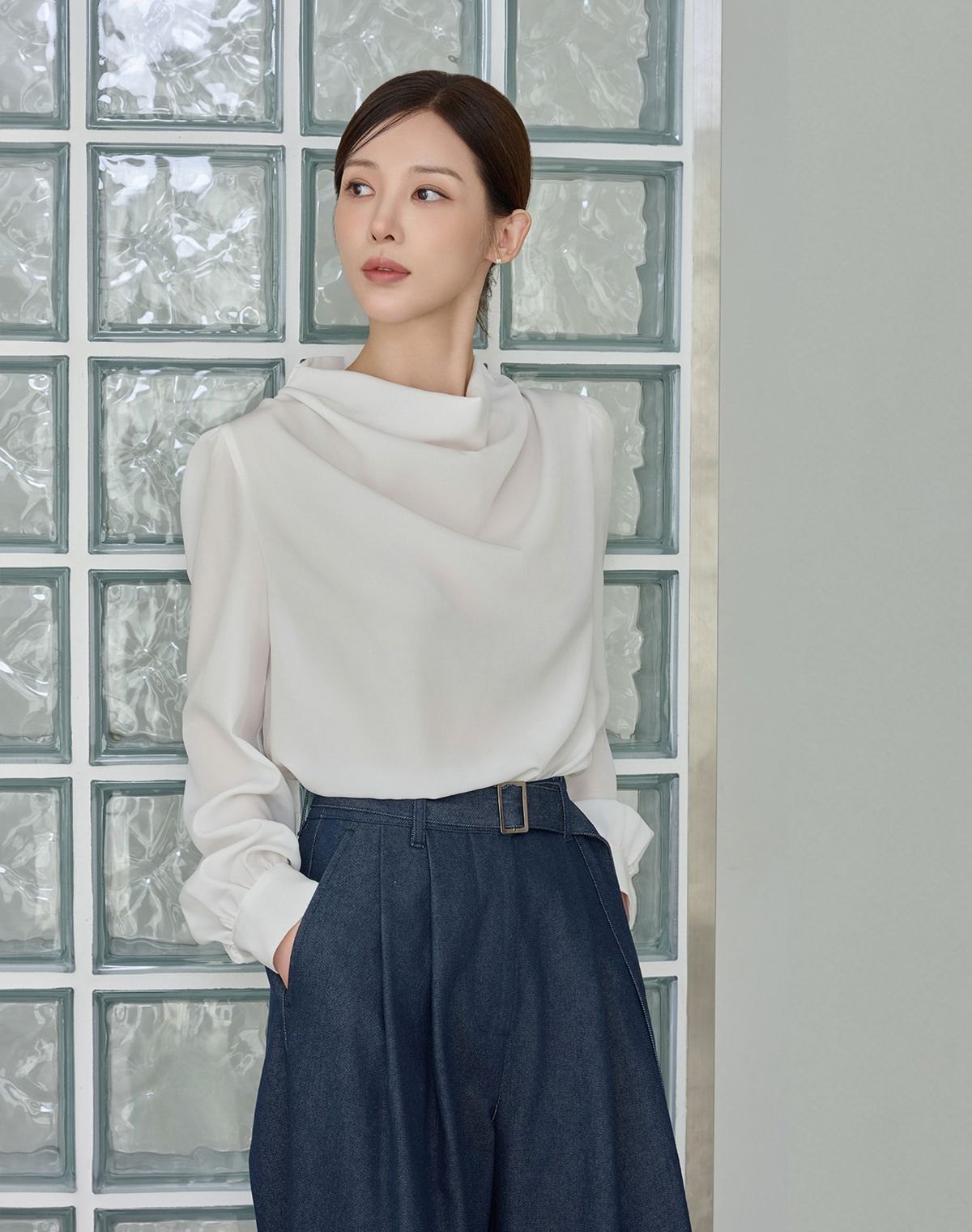 지에마르(GIEMAR) NECK DRAPE BLOUSE WHITE 넥 드레이프 블라우스 화이트