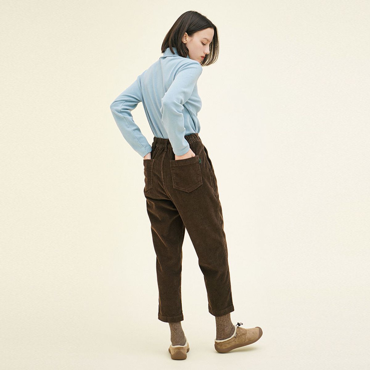 치키타(CHIQUITA) [24겨울]테이퍼드 9부 팬츠 (코듀로이) 브라운 244504SBR
