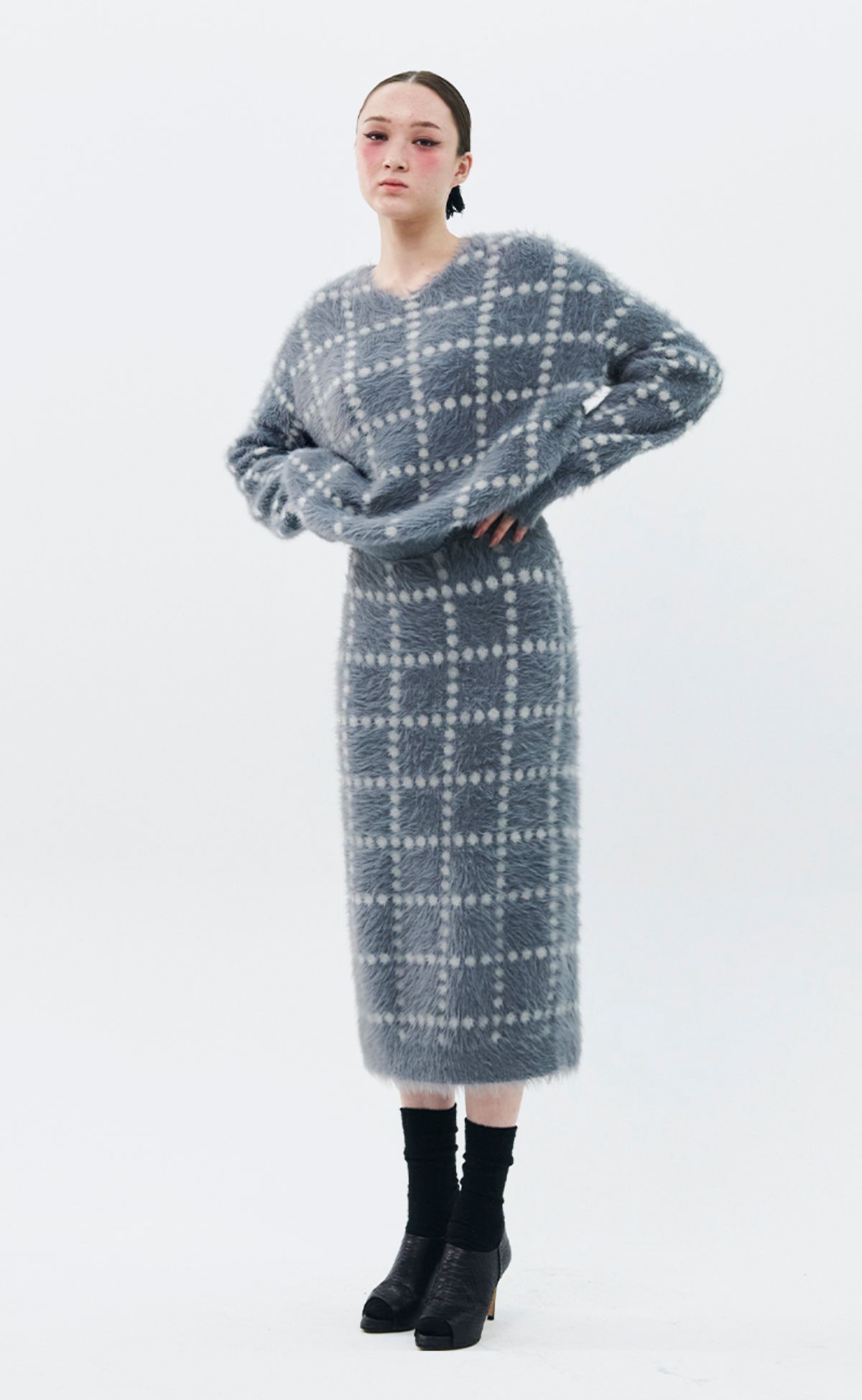 로희어패럴(ROHEE APPAREL) 소프트 장모 체크 자카드 니트 스커트 / 그레이
