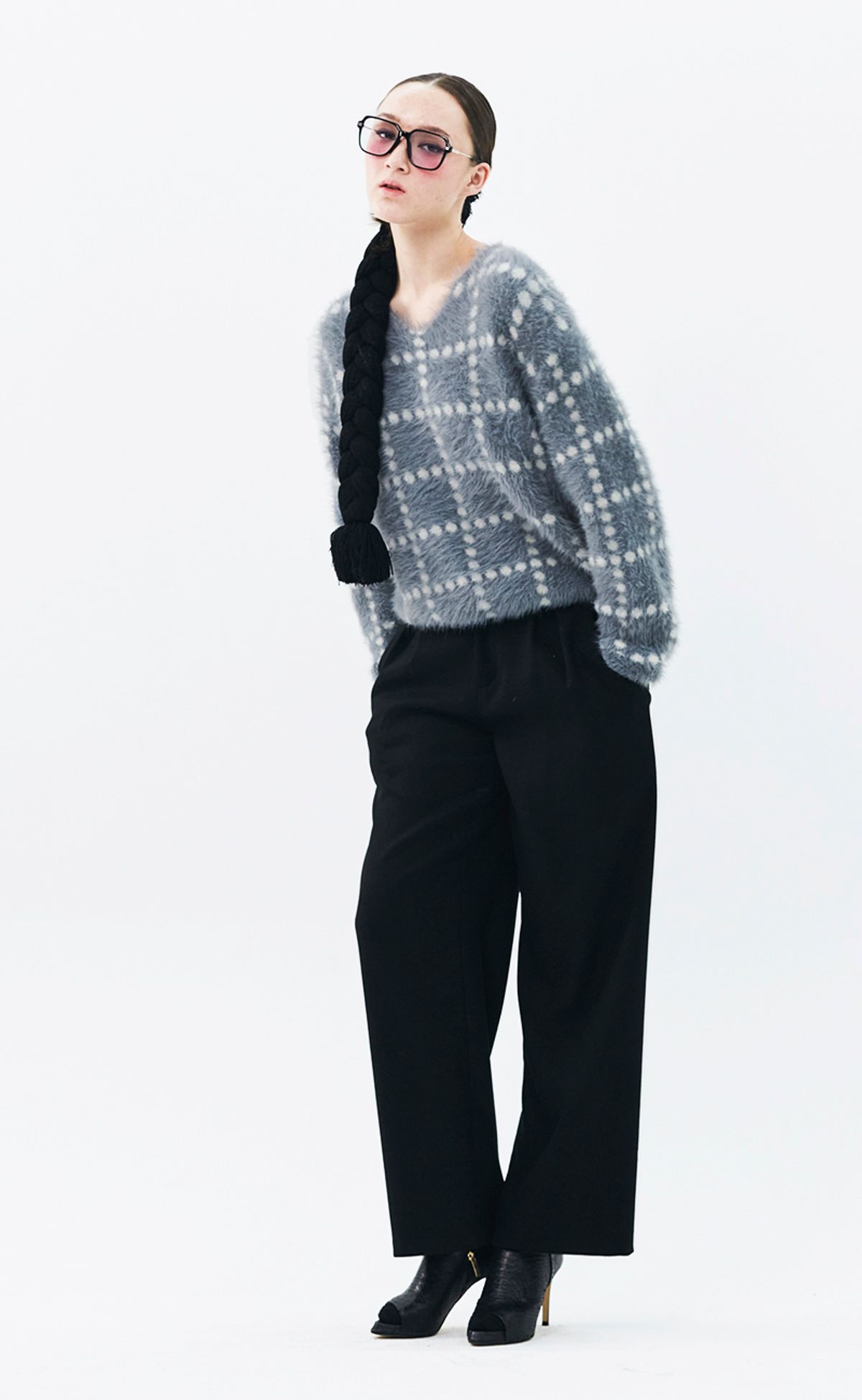 로희어패럴(ROHEE APPAREL) 소프트 장모 체크 자카드 브이넥 니트  / B.그레이