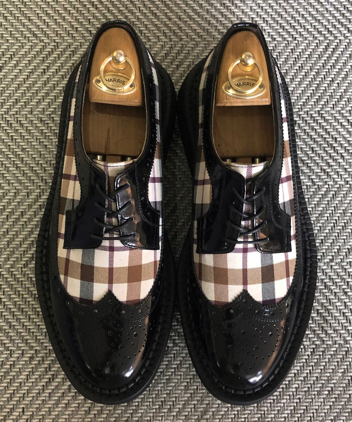 조앤슈(JOENSHOE) 헤이마켄 클래식체크 5cm 오버솔 윙팁 블랙