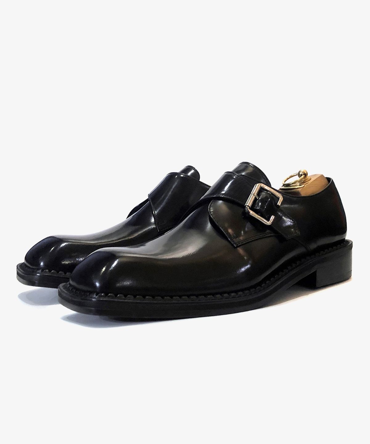 조앤슈(JOENSHOE) 라운딩 토우컷 싱글 몽크스트랩 블랙복스