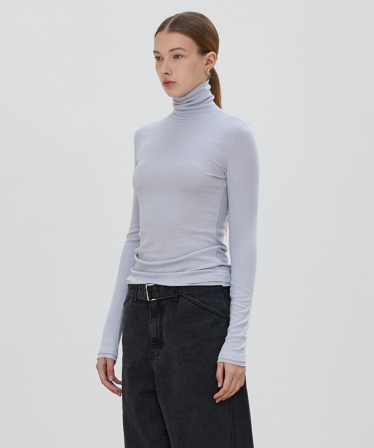 노티아(NOTIA) SLIM TURTLE NECK T-SHIRTS - LIGHT BLUE