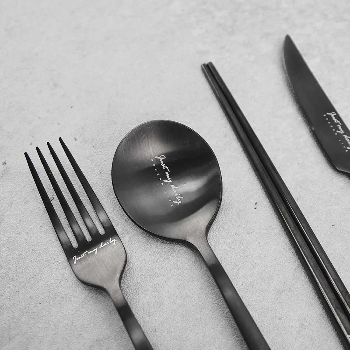 키친구(KITCHENGU) 블랙 투톤 모던 양식기 디너 커트러리 4종세트