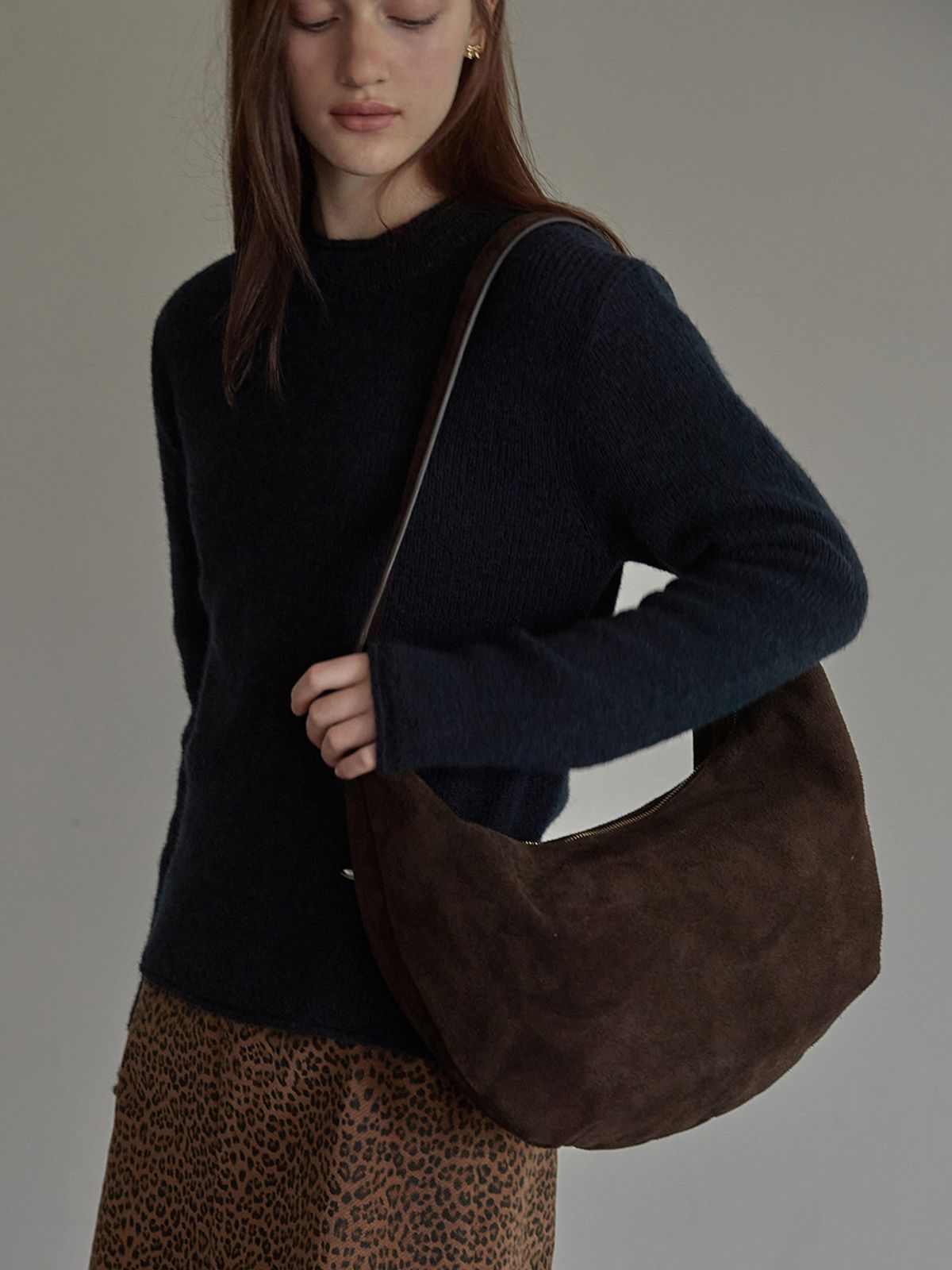 비뮤즈맨션(BEMUSE MANSION) Real suede hobo bag - Sand beige