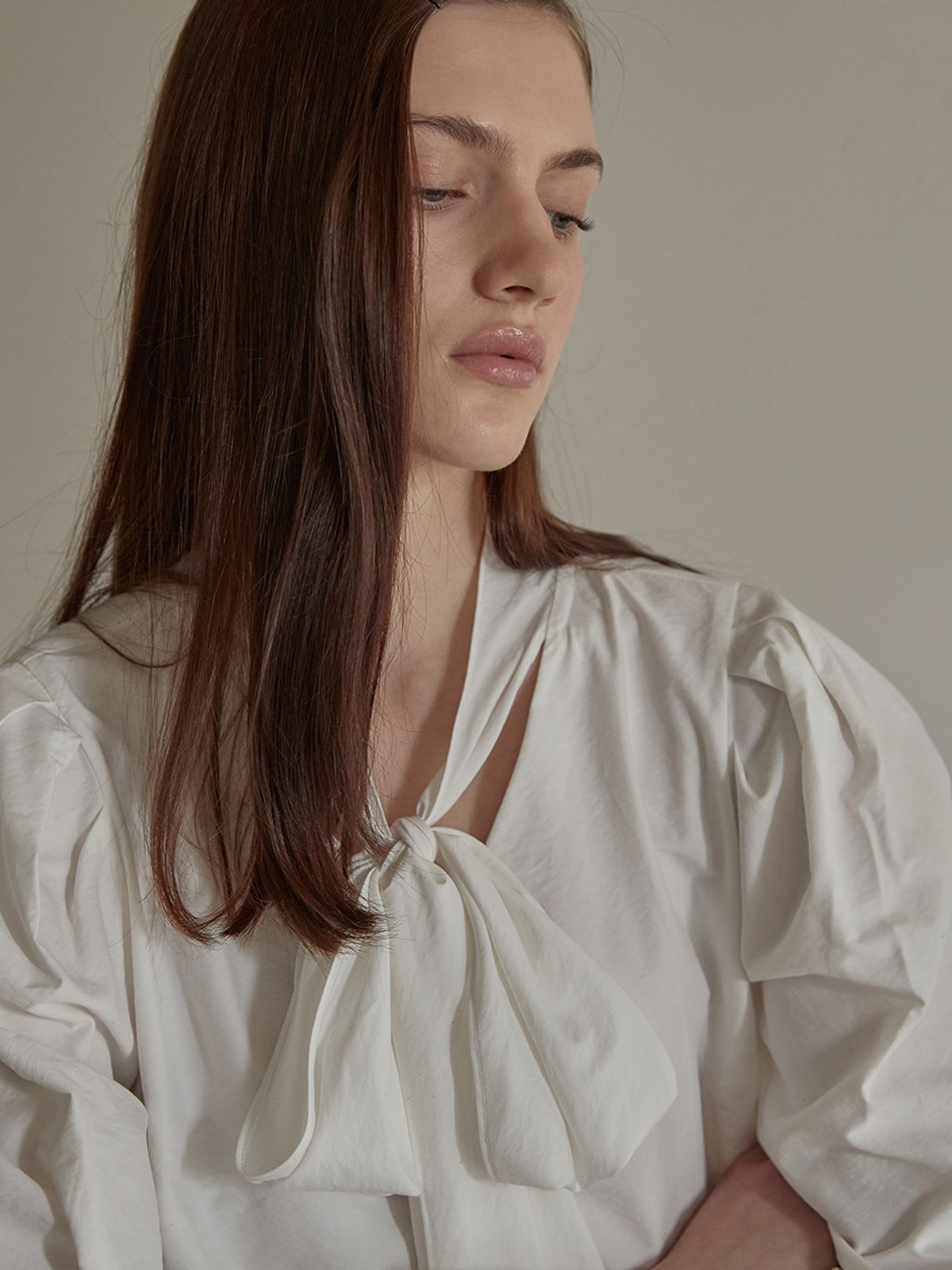 비뮤즈맨션(BEMUSE MANSION) Ribbon point scarf blouse - Black