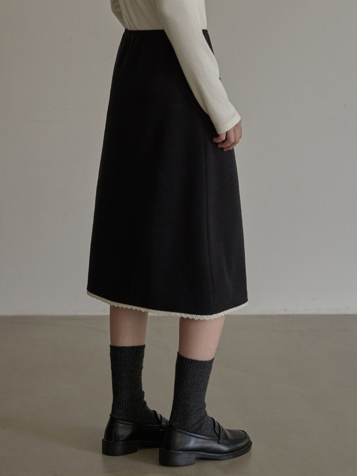 비뮤즈맨션(BEMUSE MANSION) Lace detail A line skirt - Black