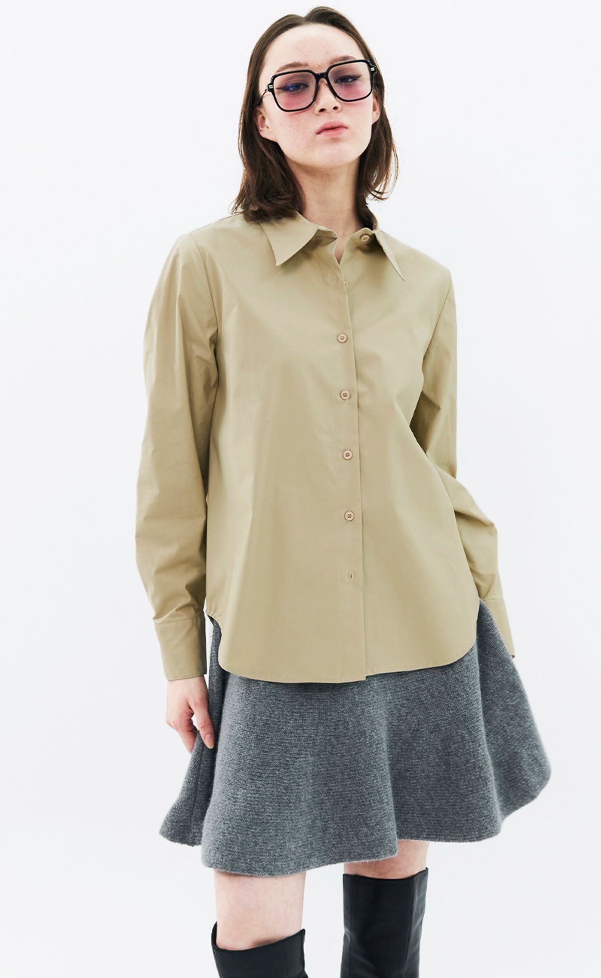 로희어패럴(ROHEE APPAREL) 백 엣지 포인트 셔츠 / 베이지
