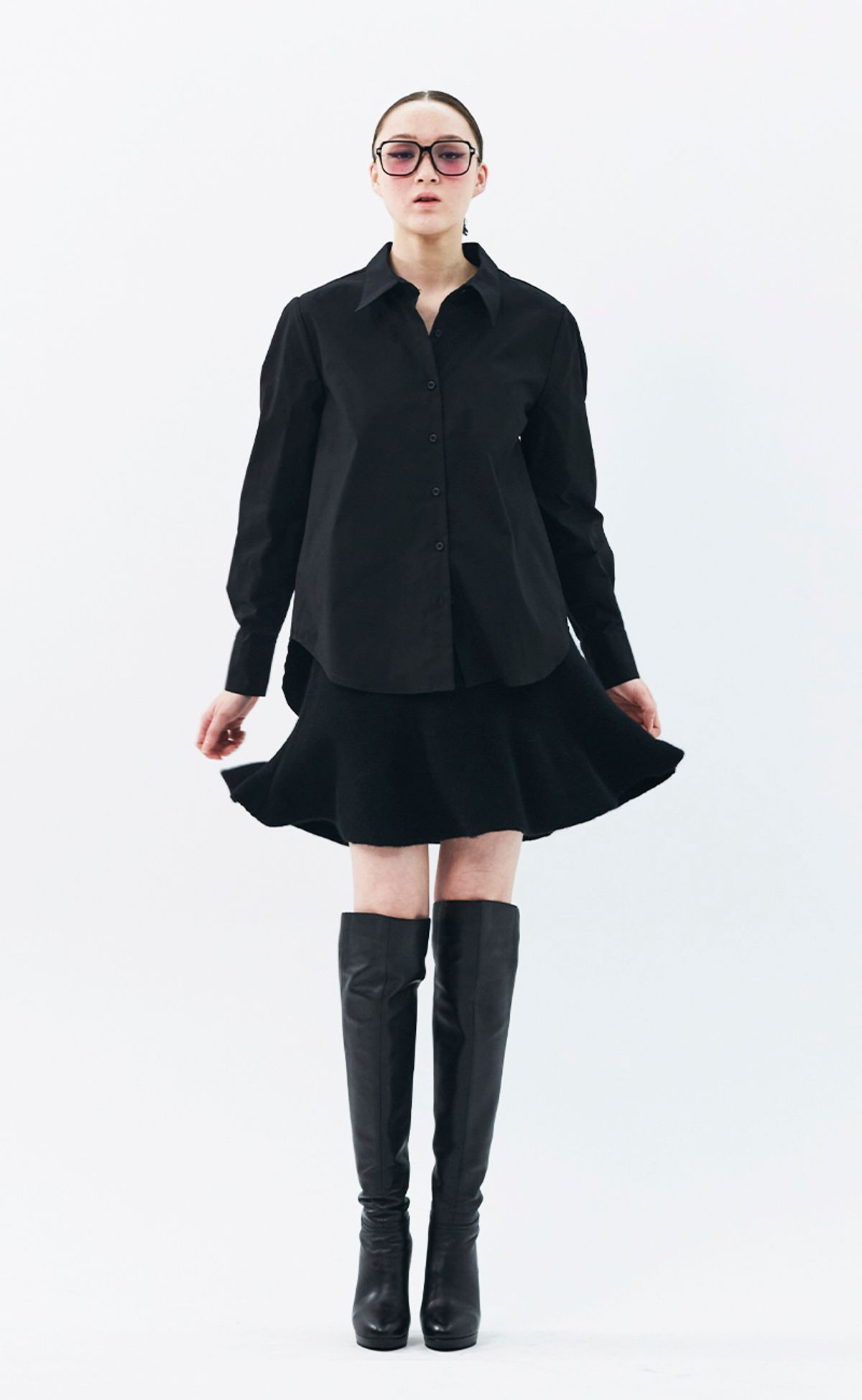 로희어패럴(ROHEE APPAREL) 백 엣지 포인트 셔츠 / 블랙