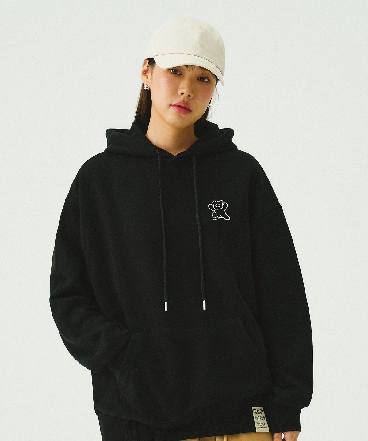 그레이버(GRAVER) [UNISEX]스몰 라인 베어스마일 후드티_블랙