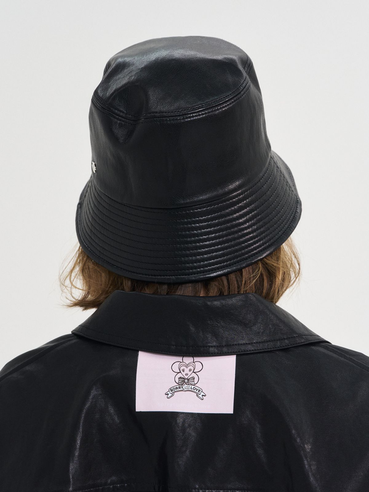 쏘리, 투 머치 러브(SORRY, TOO MUCH LOVE) Faux Leather Bucket Hat_Black