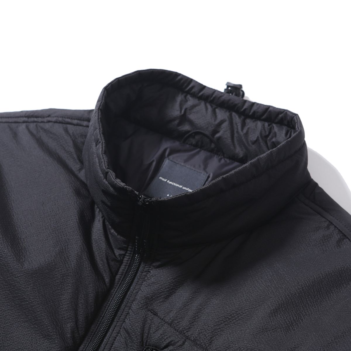 모이프(MOIF) [AW23]OVER TRACK INSULATED HALF-ZIP / BLACK