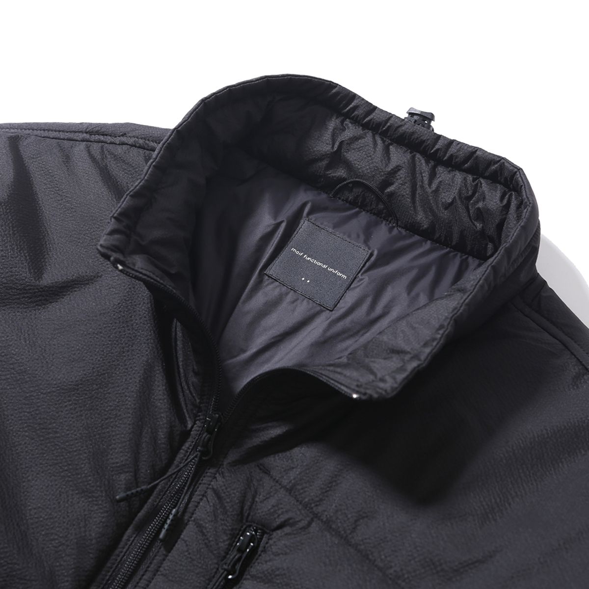 모이프(MOIF) [AW23]OVER TRACK INSULATED HALF-ZIP / BLACK