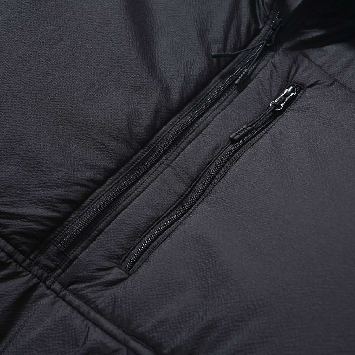 모이프(MOIF) [AW23]OVER TRACK INSULATED HALF-ZIP / BLACK