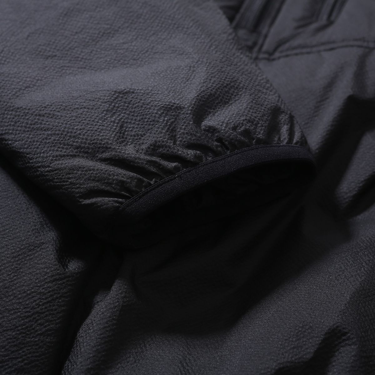 모이프(MOIF) [AW23]OVER TRACK INSULATED HALF-ZIP / BLACK
