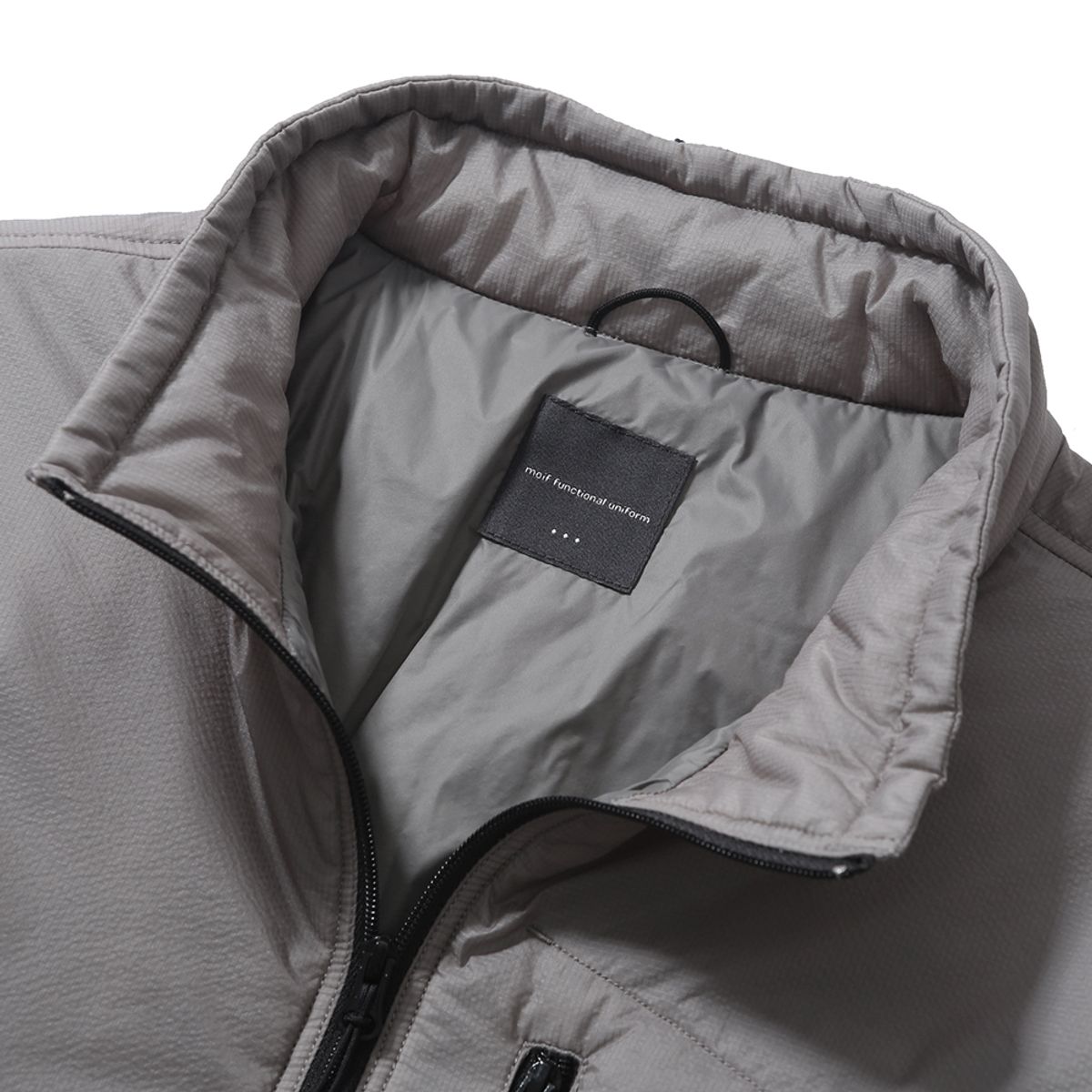 모이프(MOIF) [AW23]OVER TRACK INSULATED HALF-ZIP / GRAY