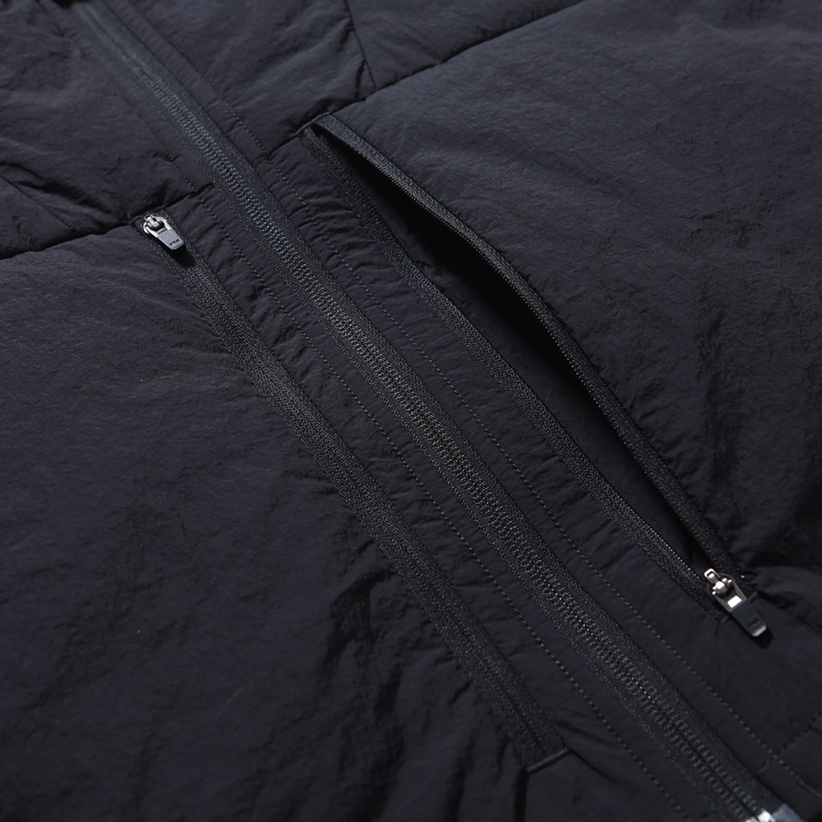 모이프(MOIF) [AW23]HOODED CROP VEST / BLACK
