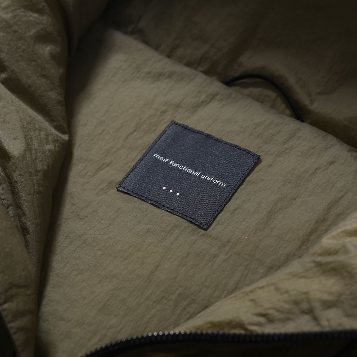 모이프(MOIF) [AW23]HOODED CROP VEST / MARS