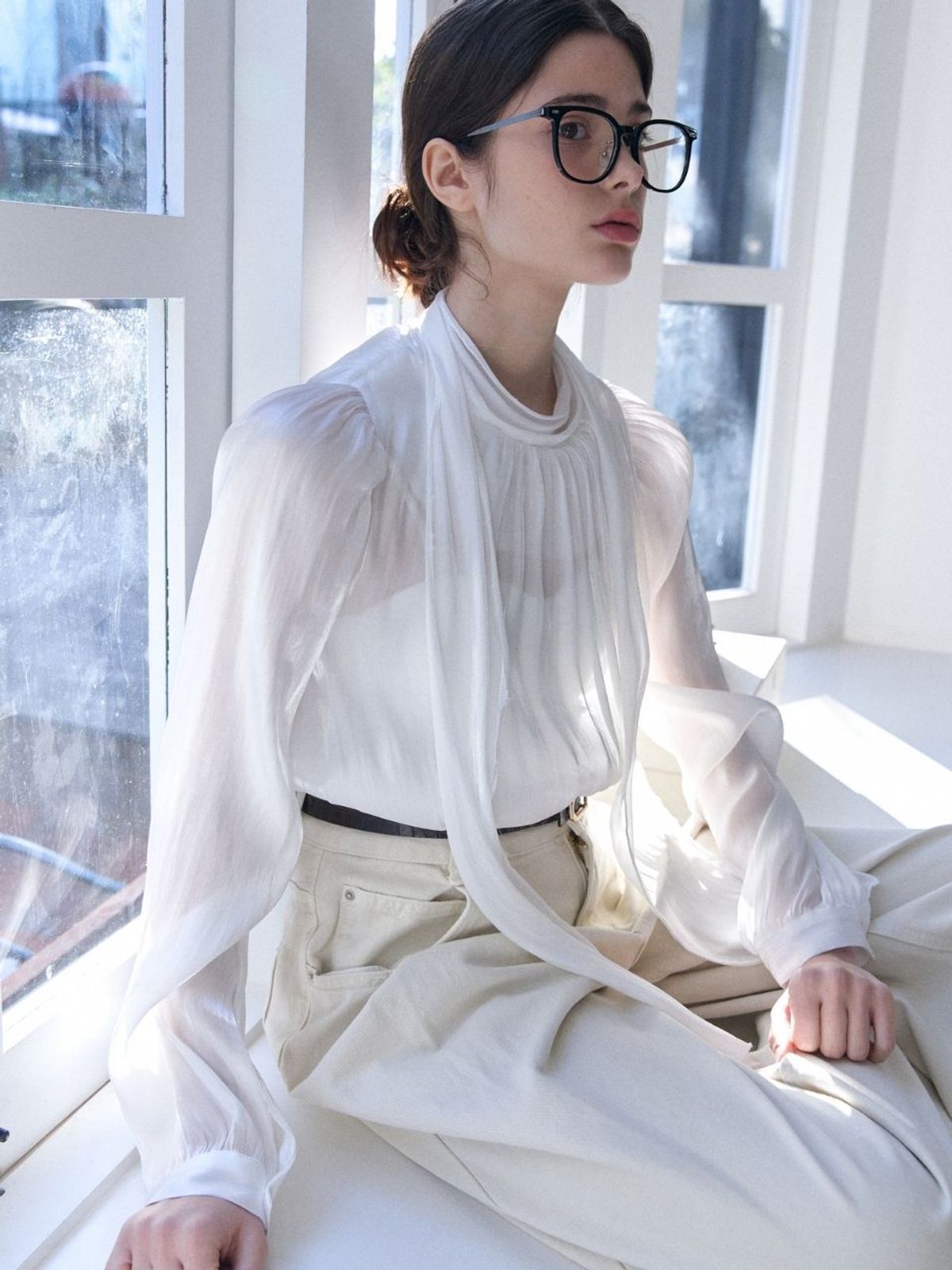 패브릭서울(FABRICSEOUL) tie collar silky glossy blouse_ivory