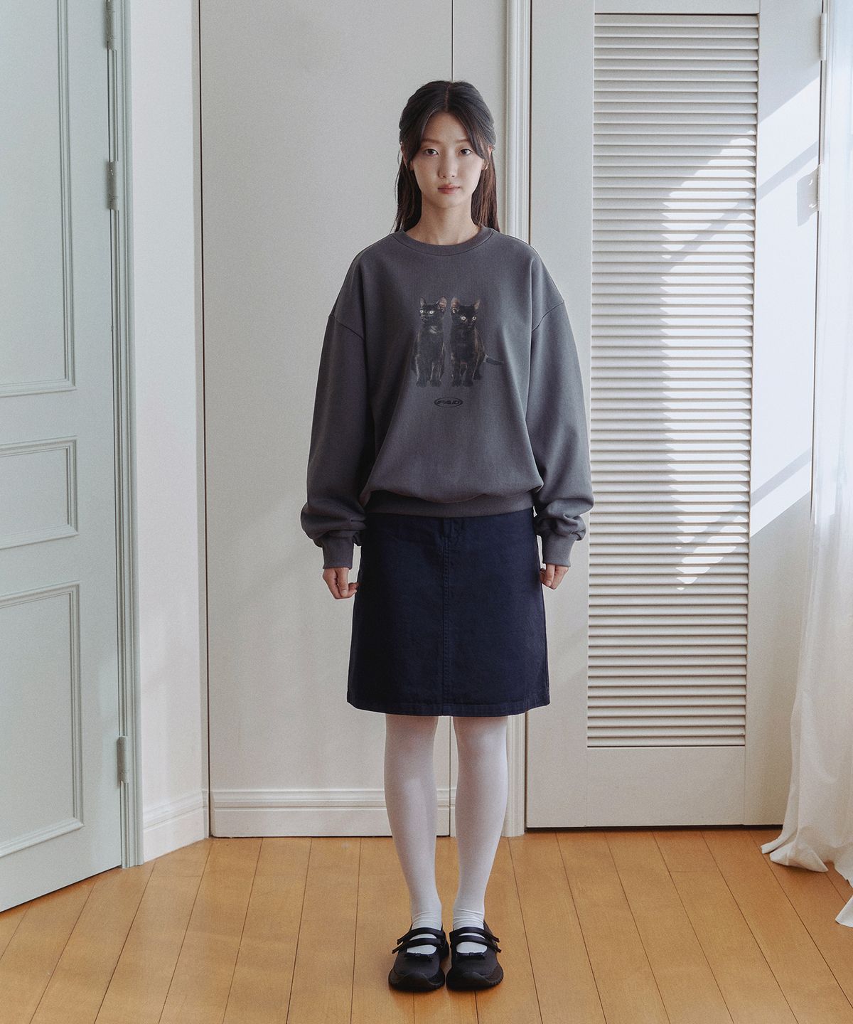 에프에이디(FAD) 스위티 그래픽 캣 스웻셔츠 (차콜)