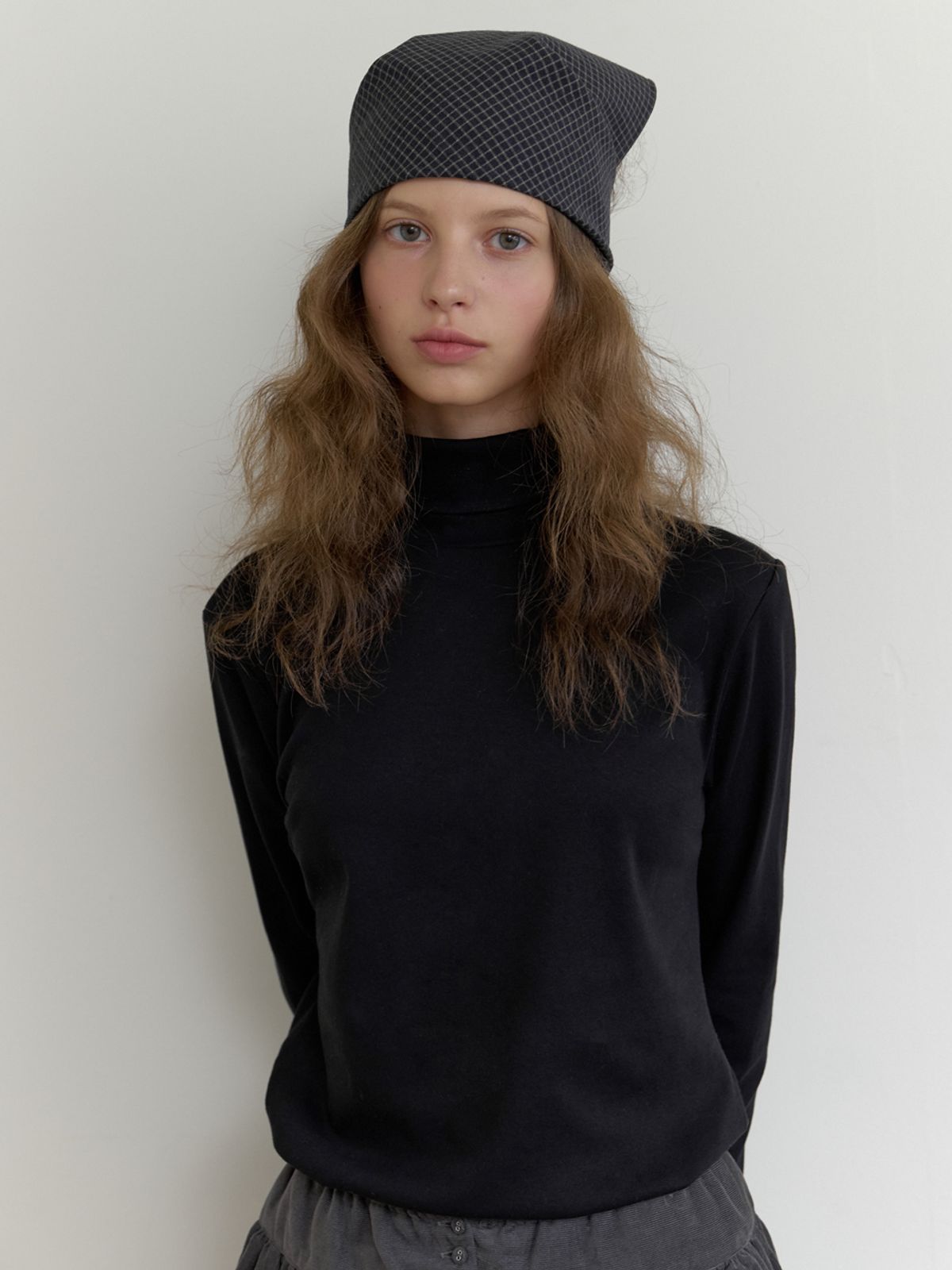 더미튼(THEMITTEN) Avo turtleneck t-shirt (black)