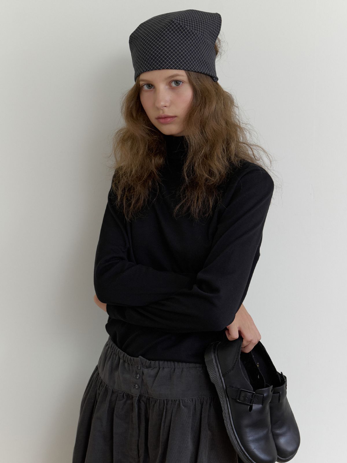 더미튼(THEMITTEN) Avo turtleneck t-shirt (black)